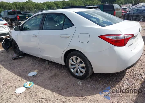 2015 Toyota Corolla Le z USA, uszkodzony, nr VIN 5YFBURHE6FP357957